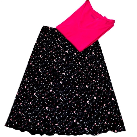 Dresses & Skirts - 🤗 SKIRT BLACK FULL FLORAL SPANDEX Medium